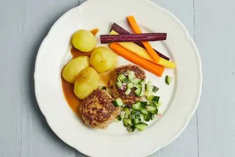 Heat: Skagenfood frikadeller med skysovs og syltede agurker