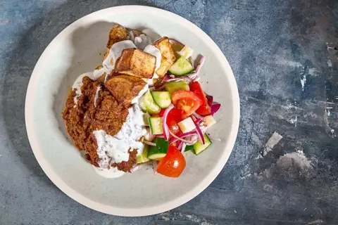 Heat: Chili con carne med stegte kartofler og ensalada mexicana