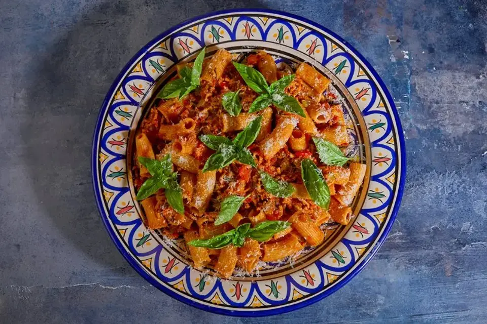 ELITE TEAM DK Håndboldspillerens Bolognese med rigatoni og masser af grønt — Skagenfoods eget foto