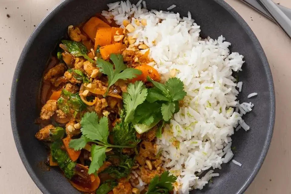 Massaman curry med hakket kylling og ris — RetNemts eget foto