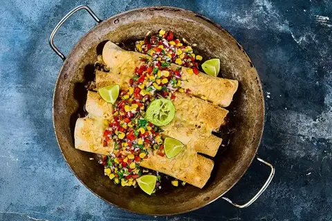 Heat: Enchiladas med chili con carne og majssalat