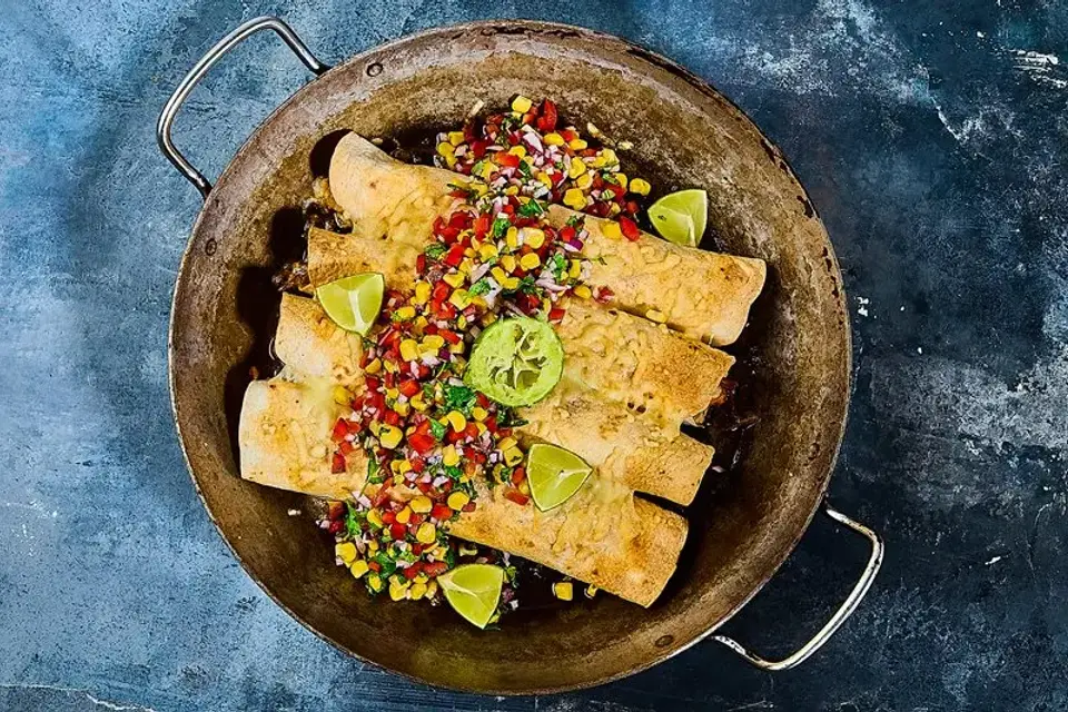 Heat: Enchiladas med chili con carne og majssalat — Skagenfoods eget foto