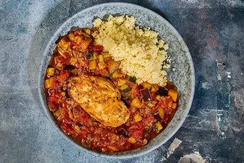 Kylling med krydret grøntsagsragout og couscous