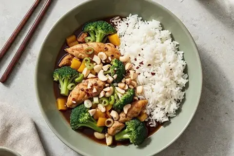Cashew kylling med ris og broccoli