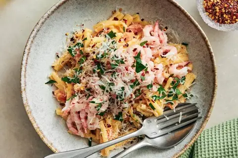 Cremet rejepasta med chili, tomat og persille