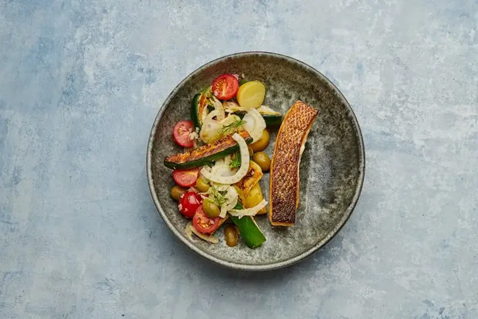 ELITE Team DK Stegt laks med kartofler, tomat og fennikel — Skagenfoods eget foto