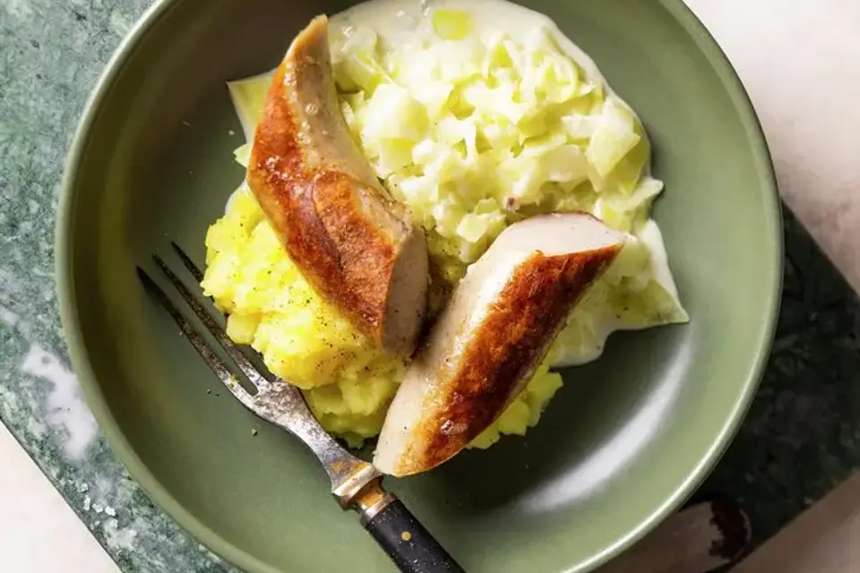 Medisterpølse med stuvet kål og grov mos — RetNemts eget foto