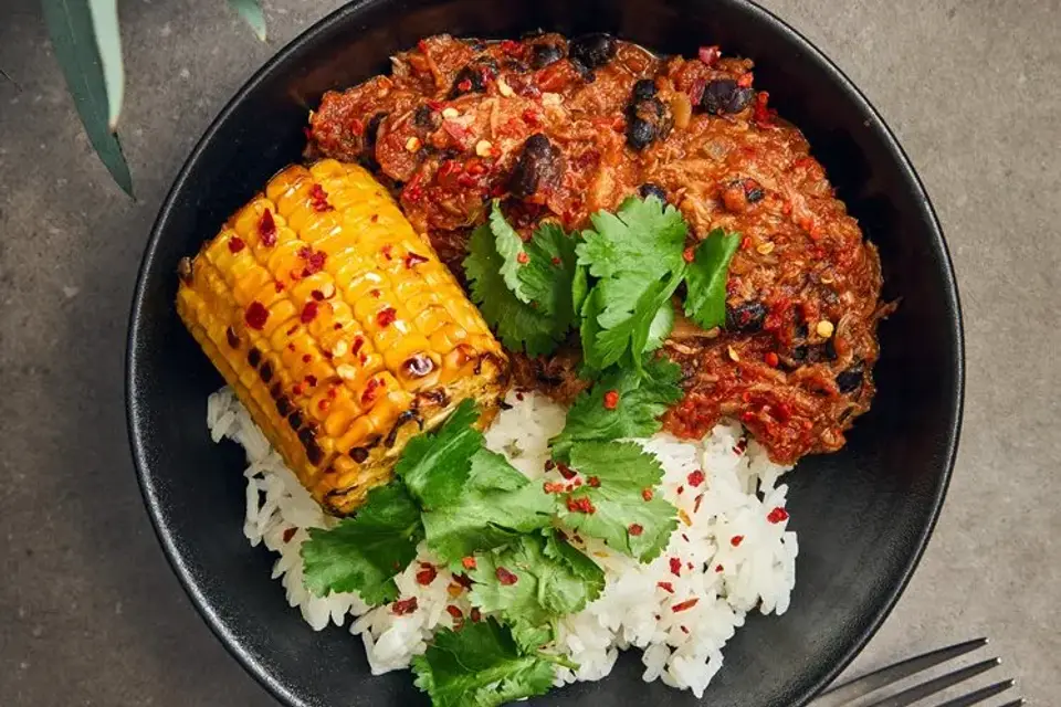 Pulled pork chili med majskolber, ris og koriander — RetNemts eget foto