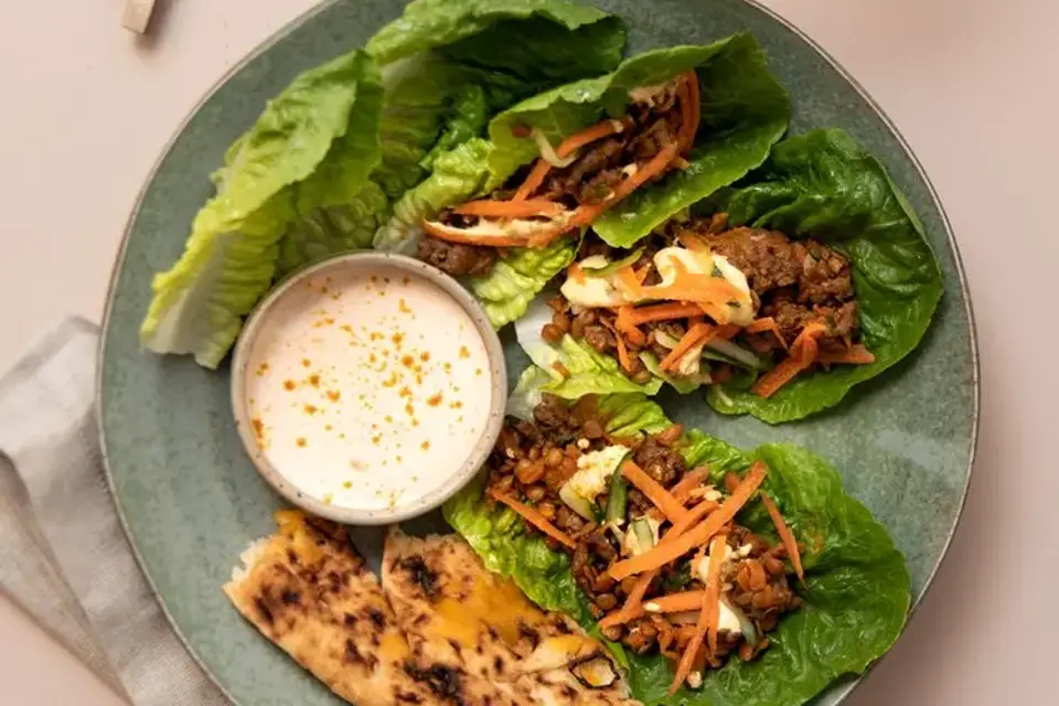 Nordafrikanske salatwraps med ostebrød — RetNemts eget foto