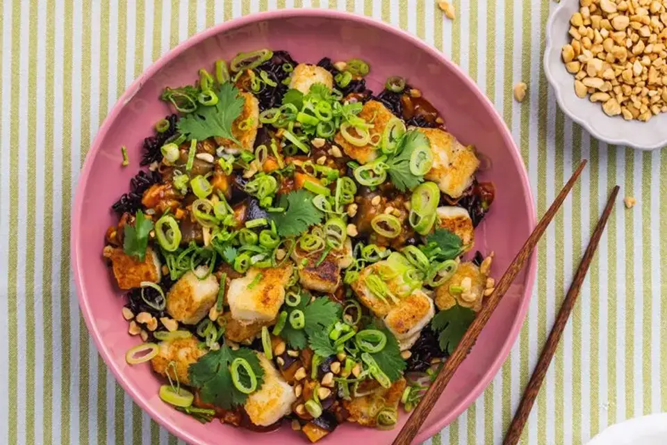 Ristet tofu med gochujang auberginer og sorte ris — RetNemts eget foto