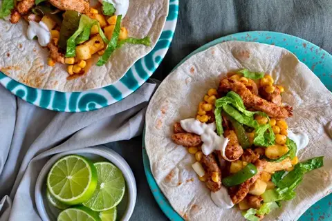 Bløde tacos med gris, ananas og majs