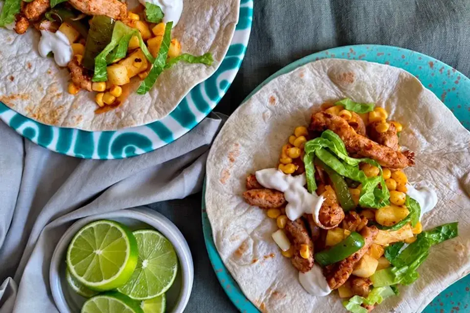 Bløde tacos med gris, ananas og majs — Skagenfoods eget foto