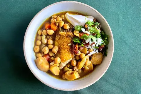 Marokkansk tagine med kylling, abrikos og kikærter