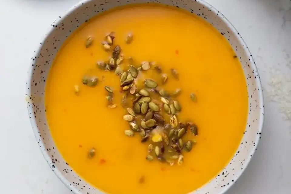 Spicy græskarsuppe med sprøde kerner — RetNemts eget foto