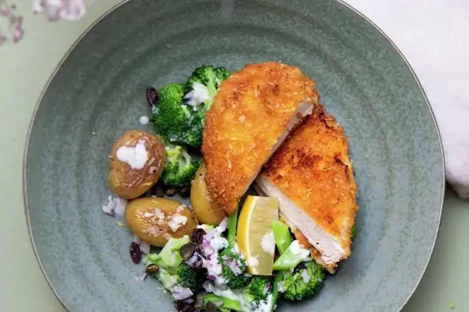 Citronstegt kylling med broccolisalat og kartofler — RetNemts eget foto