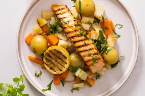 Stegt laks med citronglaserede rodfrugter