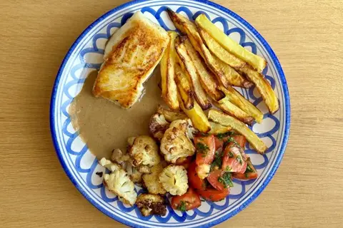 Stegt kulmule med grillet blomkål og tomatsalsa