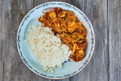 ELITE Team DK Wok med kylling, grøntsager og sur-sød peanutsauce