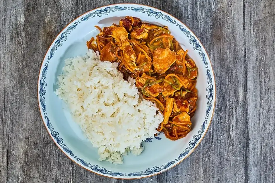 ELITE Team DK Wok med kylling, grøntsager og sur-sød peanutsauce — Skagenfoods eget foto