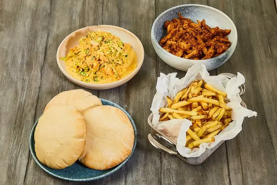 ELITE Team DK Pita med kebab af kylling & sprøde fritter — Skagenfoods eget foto