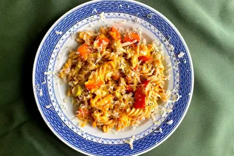 Pasta med bagt hokkaido, porre og bacon