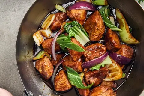 Hoisinkylling med pak choy, sesammayonnaise og ris