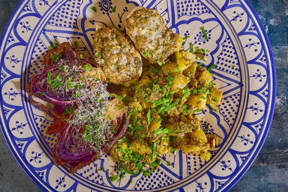 Bagt kuller med spidskål og kaperspesto — Skagenfoods eget foto