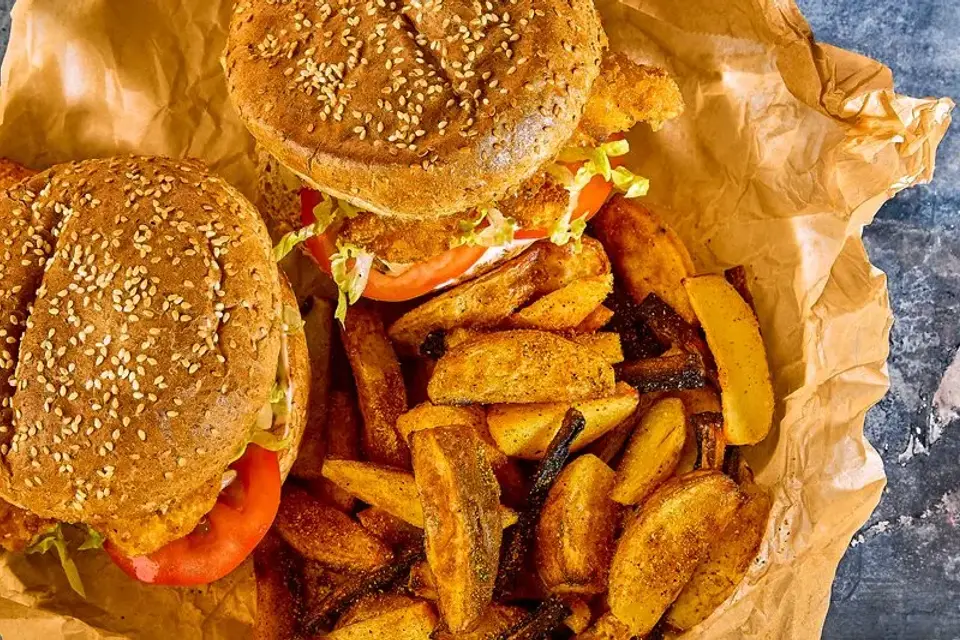 ELITE Team DK Kajakroerens kyllingeburger med sprøde kartofler og rodfrugter — Skagenfoods eget foto