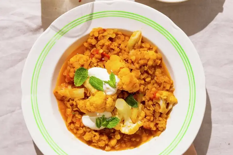 Dahl med blomkål og raita — RetNemts eget foto