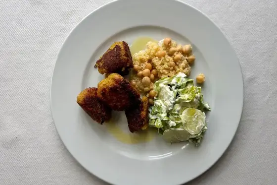 Falaffel med kikærter og agurkesalat