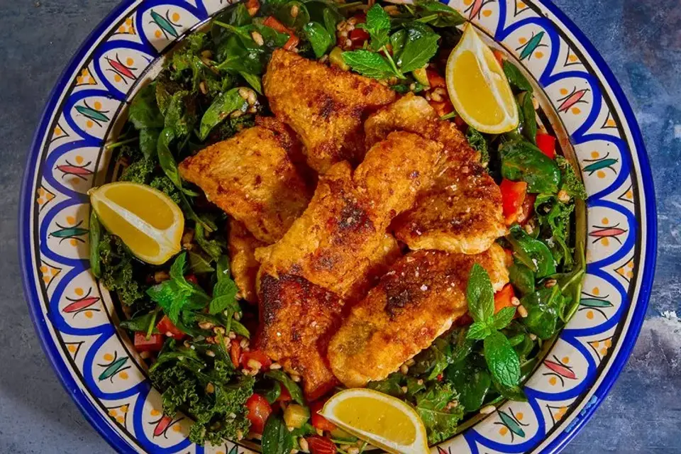 Stegt kuller med grønkål, mynte, spinat og perlespelt — Skagenfoods eget foto