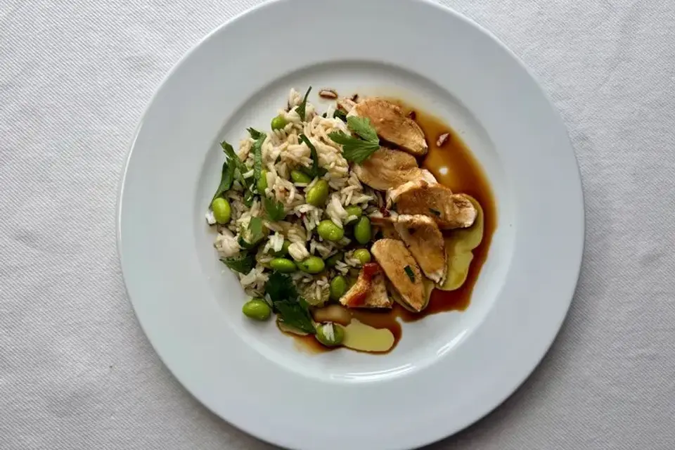 Ingefærkylling med lun rissalat — Skagenfoods eget foto