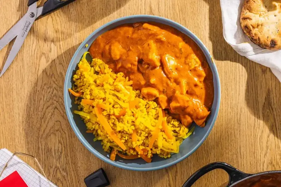 Quick butter chicken med bulgur-biriyani og naanbrød — RetNemts eget foto