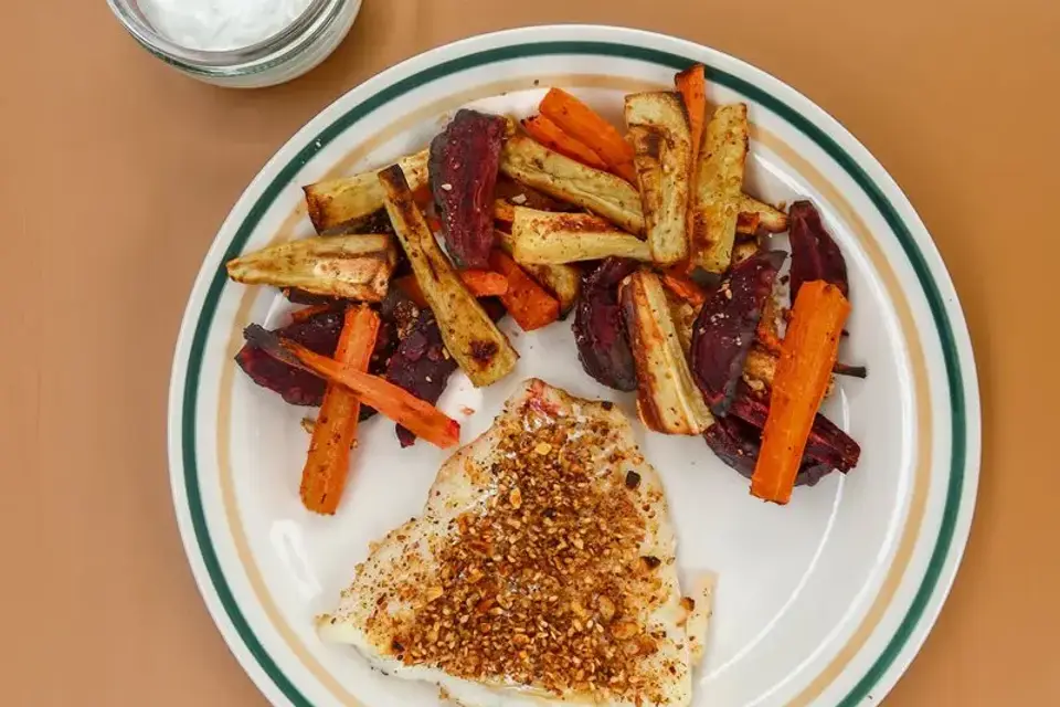 Dukkahbagt kulmule med rodfrugter og dip — Skagenfoods eget foto