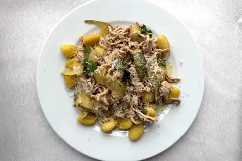 Spaghetti med stegt gris og squash