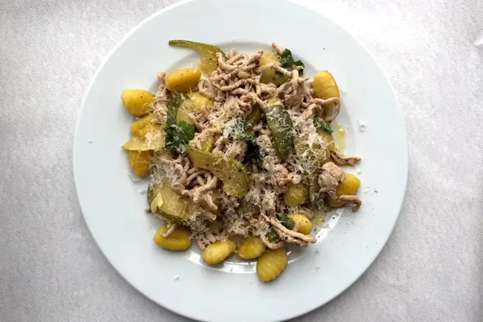 Spaghetti med stegt gris og squash — Skagenfoods eget foto