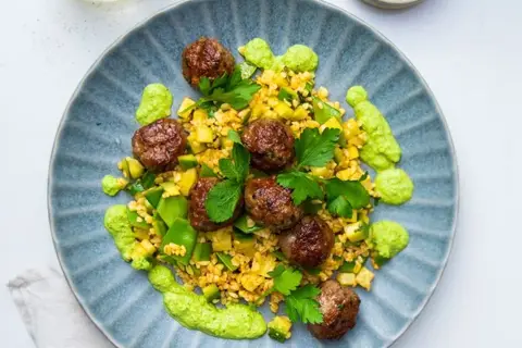 Kofta med grøn bulgur og grøn dip