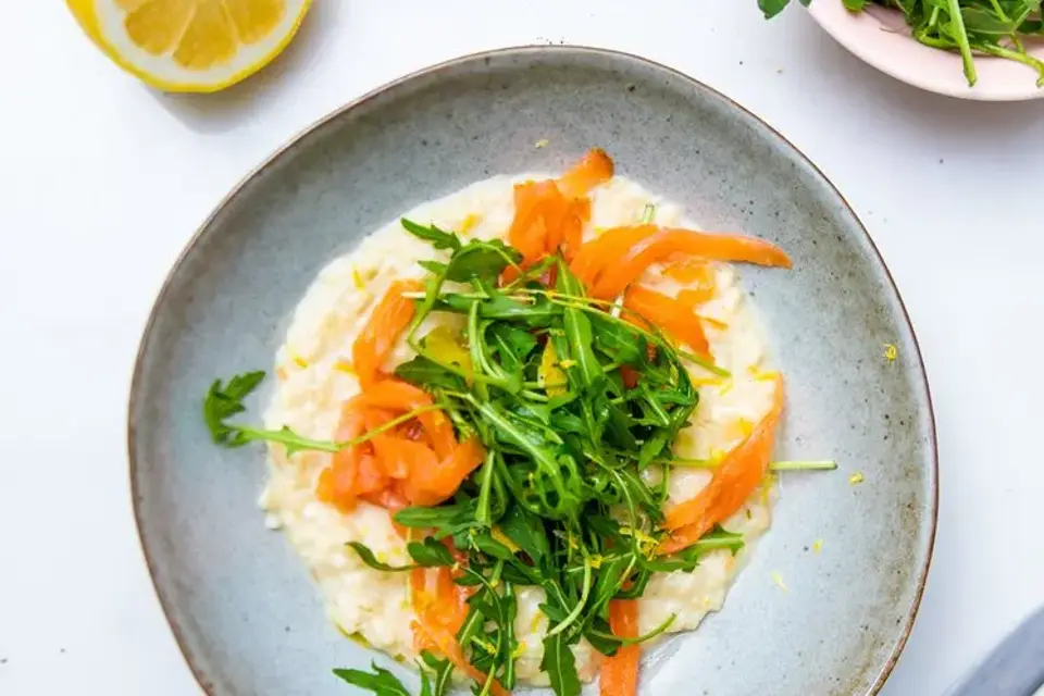 Risotto med røget laks, rucola og citron — RetNemts eget foto
