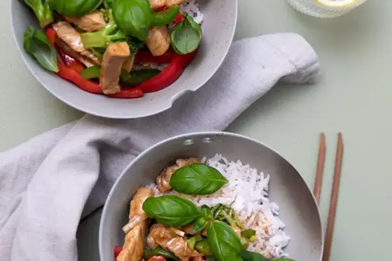 Wokstrimler i oystersauce med ris