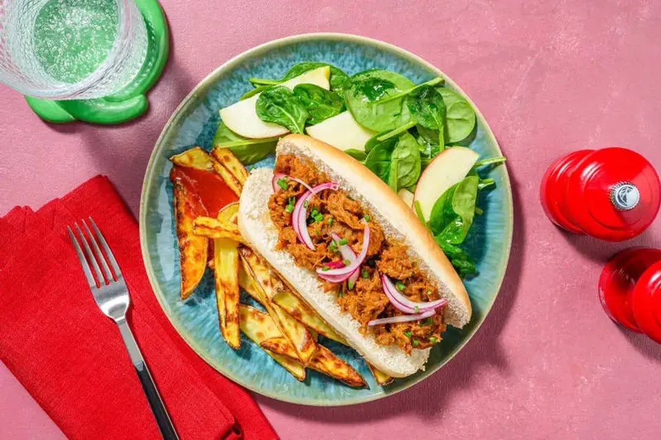 BBQ-glaseret pulled pork-hotdogs — HelloFreshs eget foto