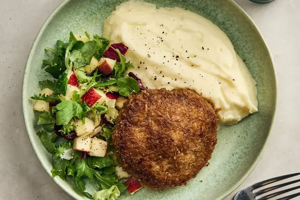 Wallenbergare med kartoffelmos og æblesalat — RetNemts eget foto