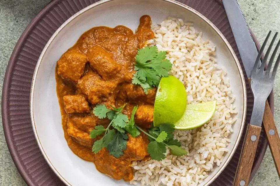 Vindaloo med svinekød og fuldkornsris — RetNemts eget foto