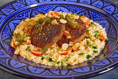 Italienske hakkebøffer med zucchini og fregola