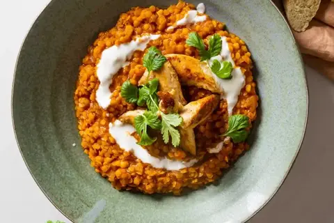 Dahl med kylling, yoghurt og koriander