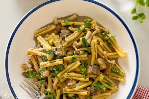 Vegetarisk carbonara med svampe og hvidløg