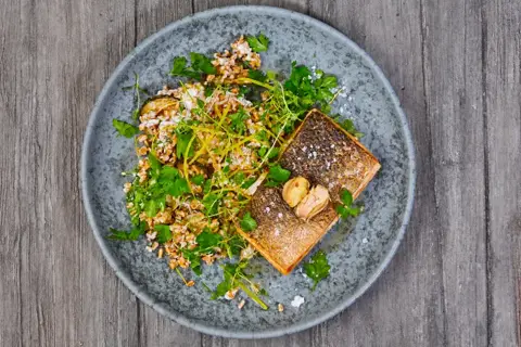 Stegt laks med perlebyg & mascarpone