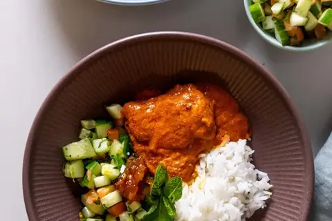 Tandoorikylling med mynteris og mangochutney
