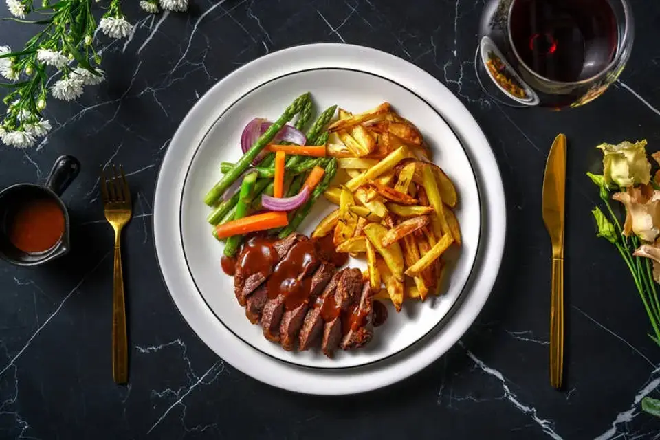 Pandestegt rumpsteak og cremet pebersauce — HelloFreshs eget foto