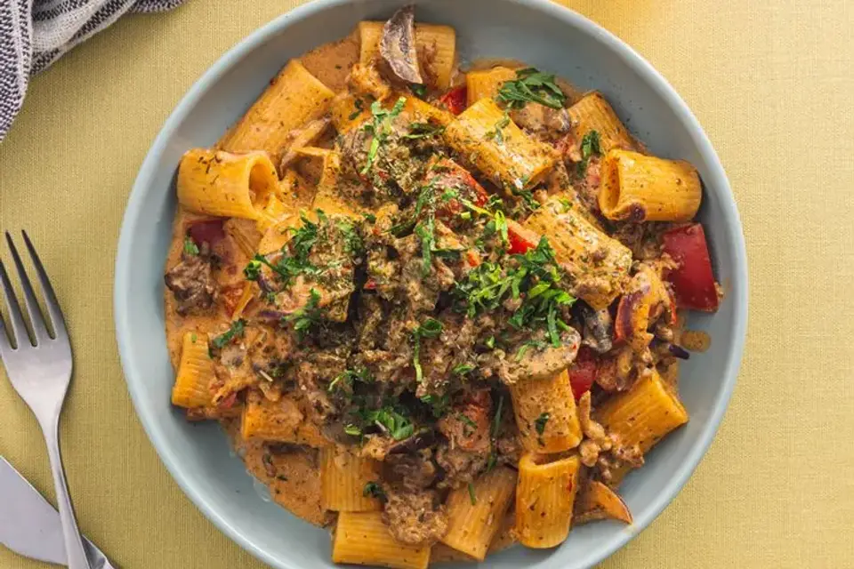 Alt i én pasta med hakket gris, champignon og rød peber — RetNemts eget foto