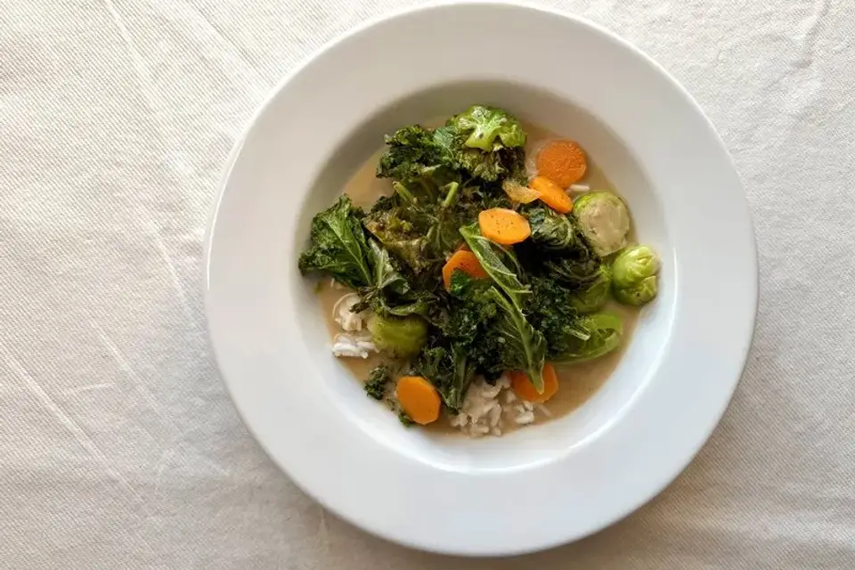 Grøn karry med kål og ris — Skagenfoods eget foto